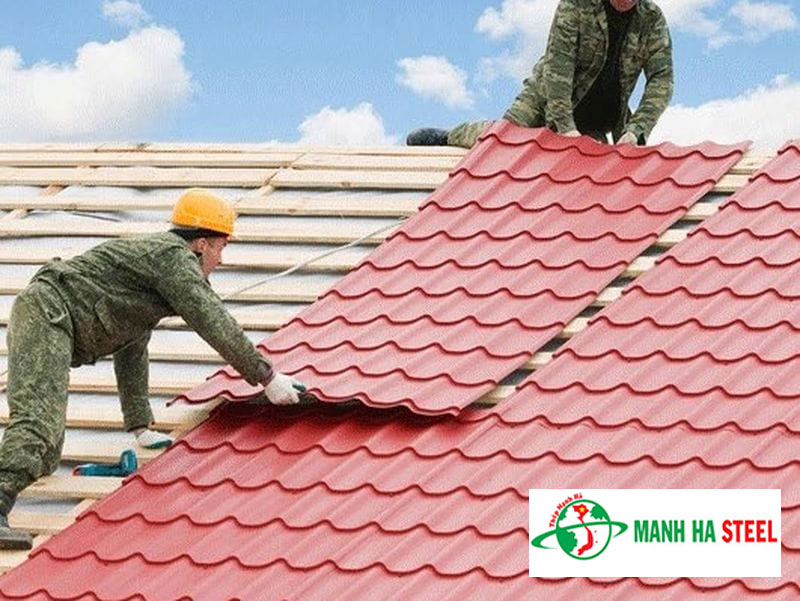 Mẫu tôn nhựa sóng ngói màu đỏ đô