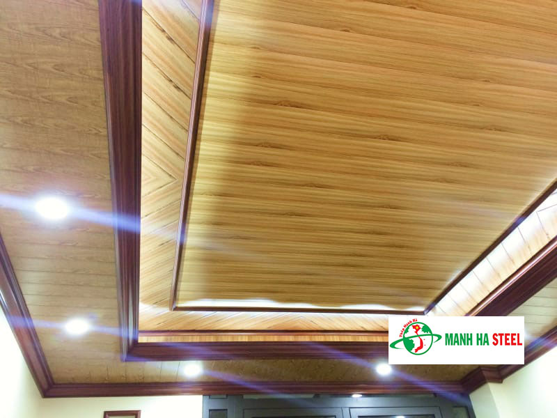 Mẫu trần nhà tôn xốp vân gỗ