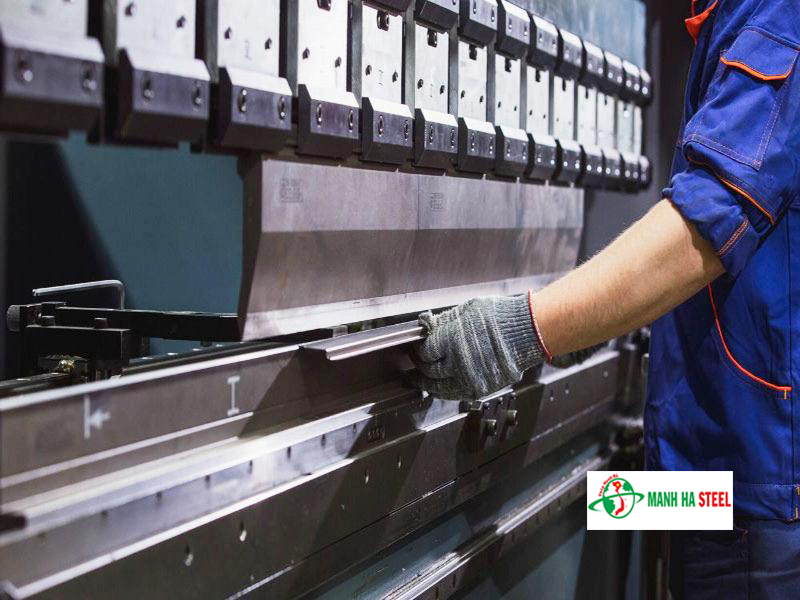 Máy chấn CNC giúp sản phẩm sau gia công có độ chính xác cao, tiết kiệm thời gian