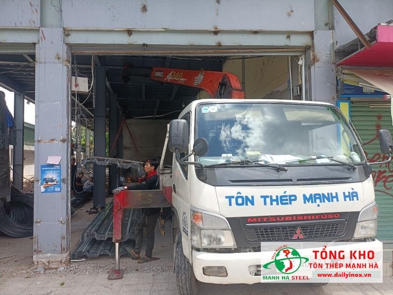 Miễn phí vận chuyển khi mua tôn sàn deck Hoa Sen tại Đại lý inox Mạnh Hà