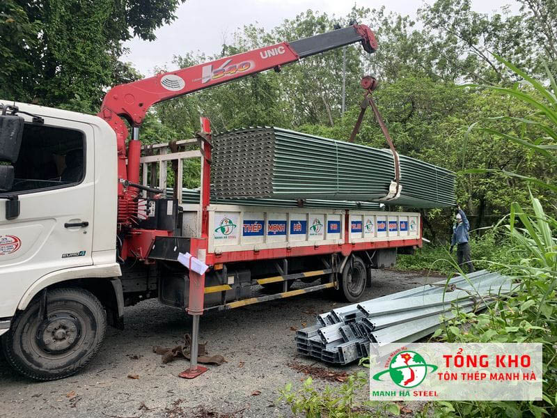 Miễn phí vận chuyển khi mua tôn xốp Hòa Phát tại Đại lý inox Mạnh Hà