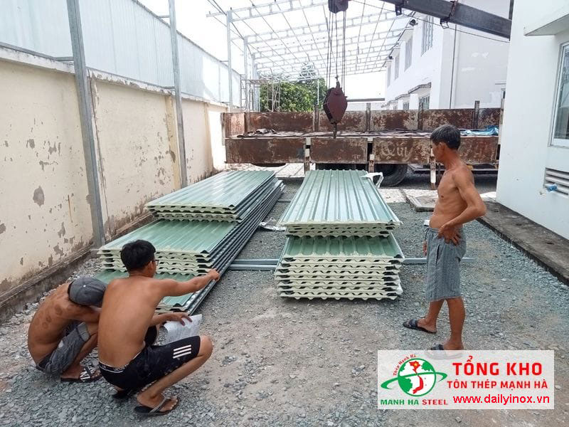 Miễn phí vận chuyển tận nơi khi mua tôn cách nhiệt Đông Á tại Đại lý inox Mạnh Hà