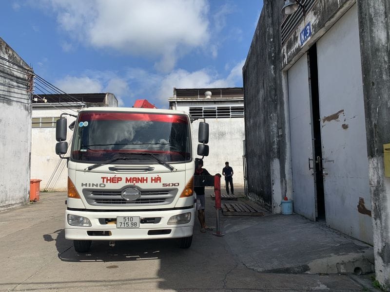 Miễn phí vận chuyển tận nơi khi mua tôn giả ngói xanh ngọc tại Đại lý inox Mạnh Hà