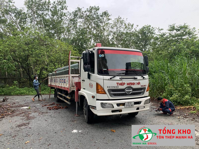 Mua tôn màu xanh ngọc chính hãng