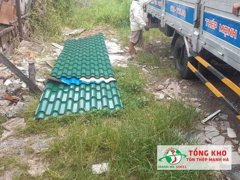 Mua tôn nhựa giả ngói chất lượng cao, giá rẻ tại **Đại lý inox Mạnh Hà**