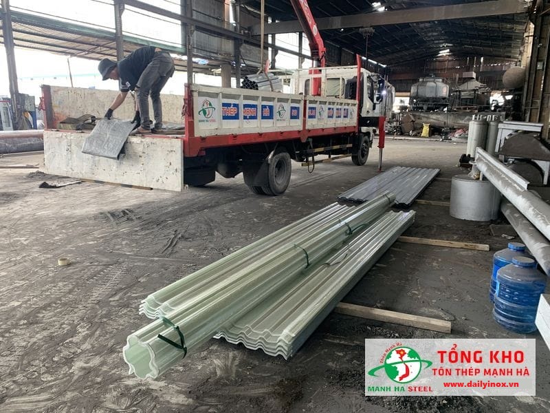 Mua tôn nhựa phẳng chất lượng cao, giá rẻ tại Đại lý inox Mạnh Hà