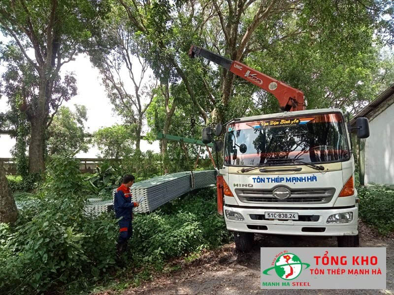 Mua tôn màu xanh dương chính hãng, giá rẻ tại Mạnh Hà