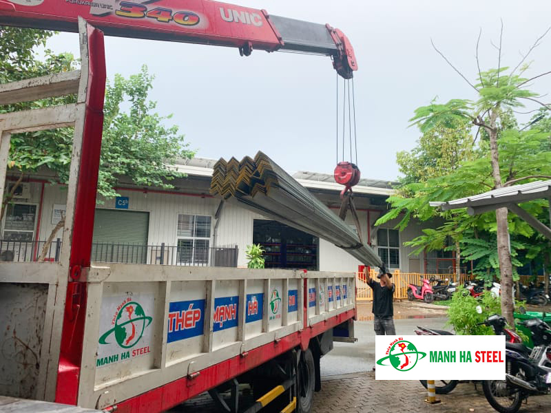 Thép hình V Nhà Bè được vận chuyển tận nơi, nhanh chóng bằng xe tải lớn