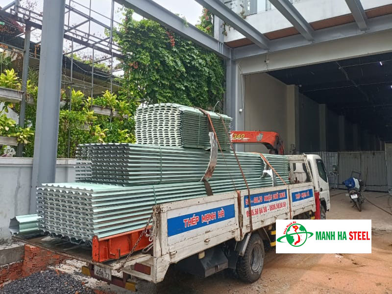 Nhà cung cấp tôn xốp ốp trần uy tín, chất lượng - Đại lý inox Mạnh Hà