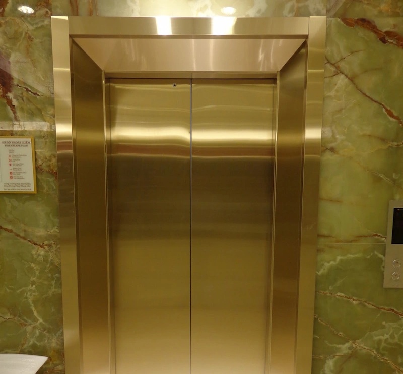 thi công ốp inox thang máy