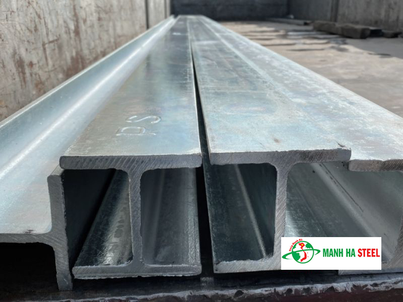 Thép H100 có chiều cao bụng và chiều rộng cánh là 100mm, ứng dụng đa dạng trong xây dựng, công nghiệp, cơ khí,...