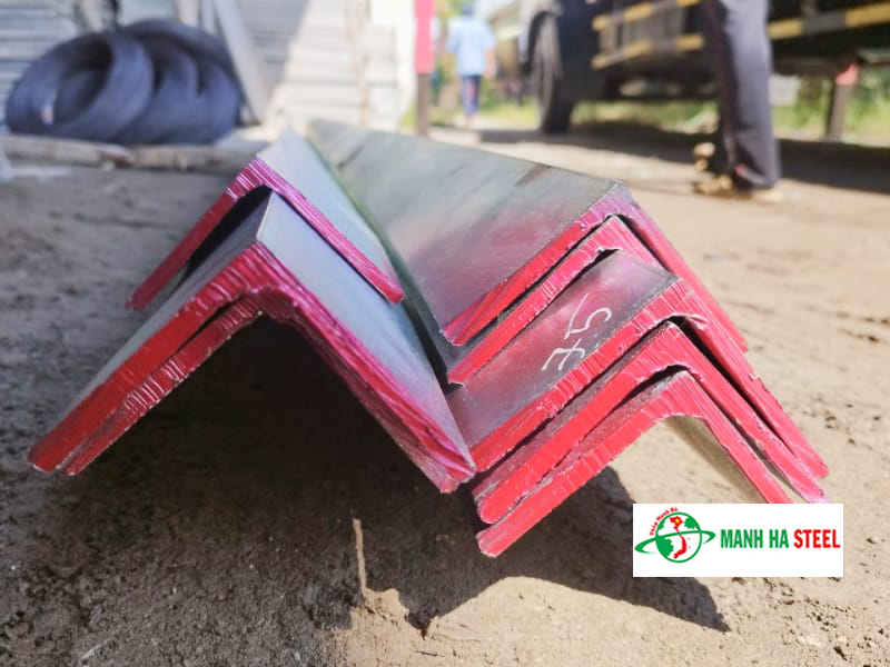 Thép hình V có mặt cắt giống hình chữ V