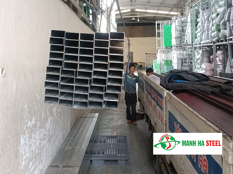 Thép hộp 30x60 làm khung mái tôn