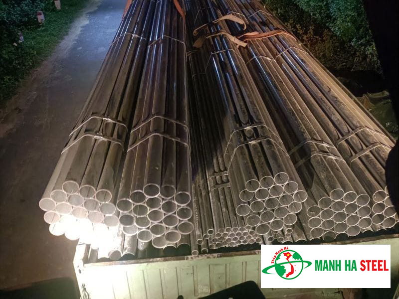 Ống thép hàn là loại ống thép được sản xuất bằng phương pháp cuộn thép tấm hoặc thép lá thành ống tròn