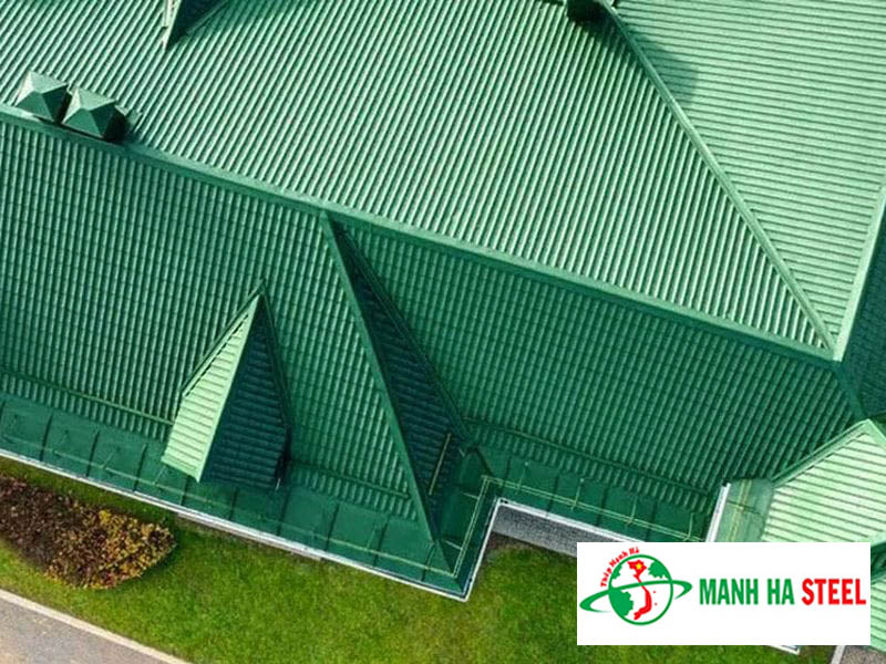 Thiết kế nhà tôn lợp xanh ngọc giả ngói ấn tượng