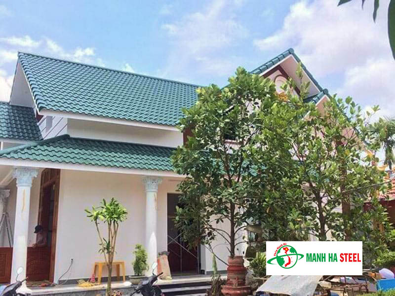 Tôn màu xanh rêu mang lại cảm giác dễ chịu, thoải mái, mát mẻ