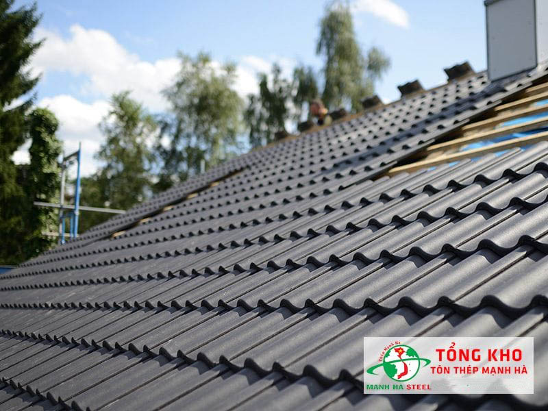 Tôn nhựa giả ngói màu xám