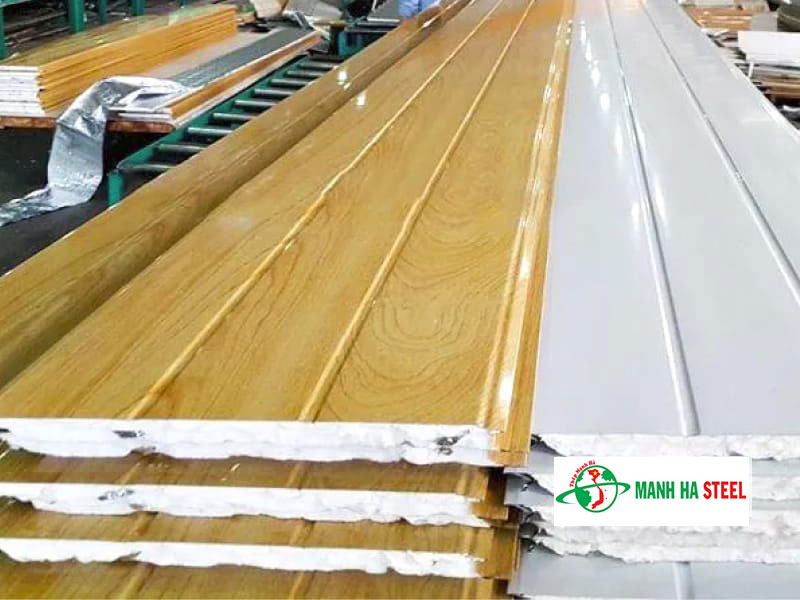 Tôn xốp trần nhà có 3 lớp, tính thẩm mỹ tốt, đa dạng màu sắc