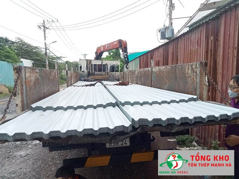 Nhân viên giàu kinh nghiệm tư vấn chọn kích Hawkins kích thước tôn nhúng nóng theo yêu cầu