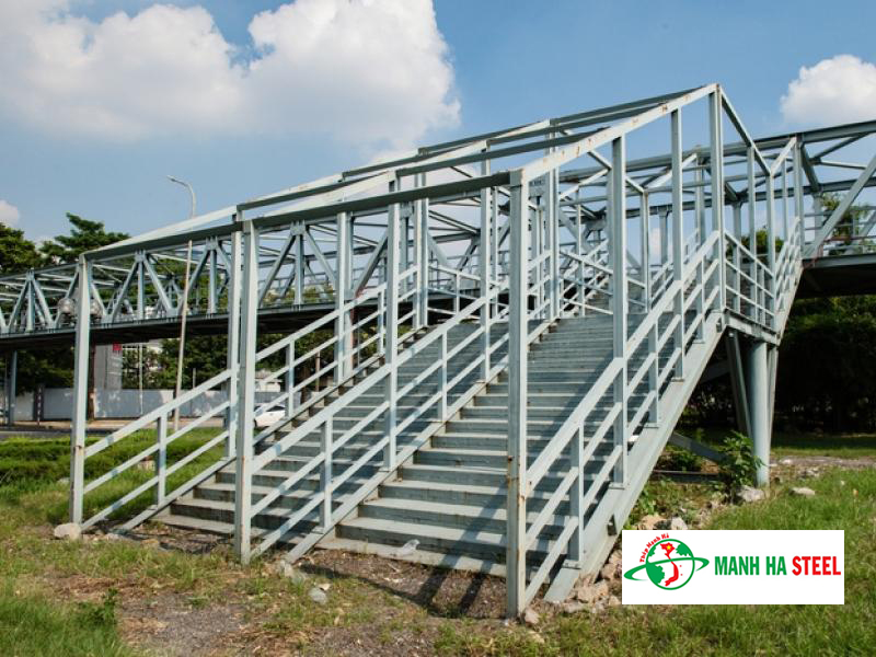 Khung thép cầu bộ hành sử dụng thép hình I120