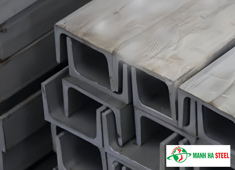 Kích thước dày dặn, hình dạng chữ U dễ liên kết vật liệu khác