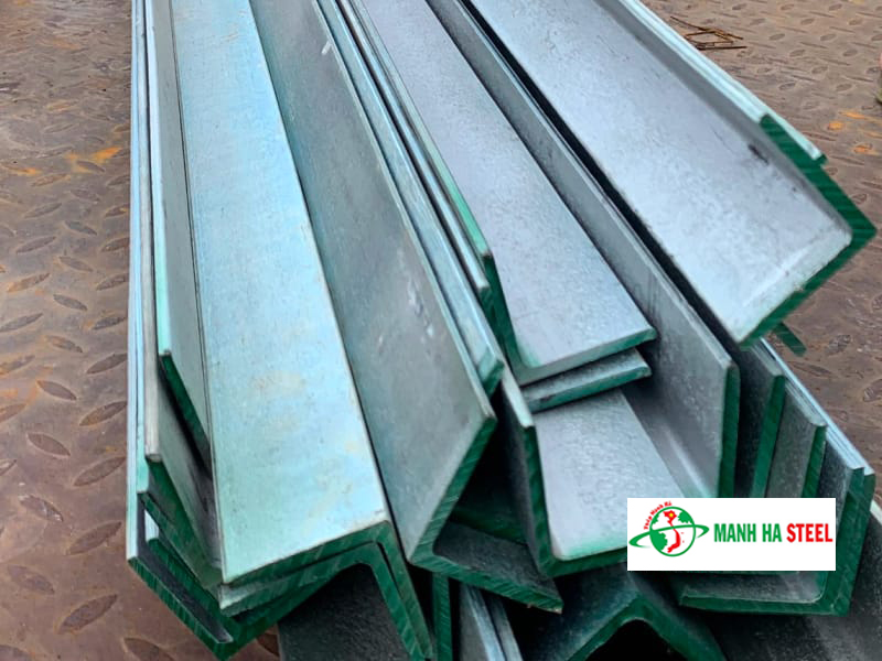 Thép V được mạ kẽm để tăng khả năng chống rỉ sét