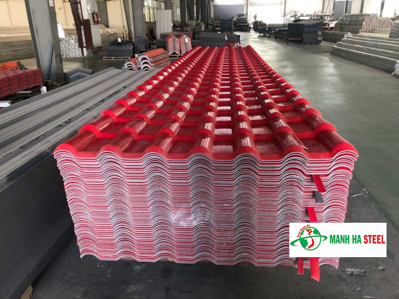 Tôn màu đỏ phản xạ ánh sáng tốt, màu sắc tươi mới