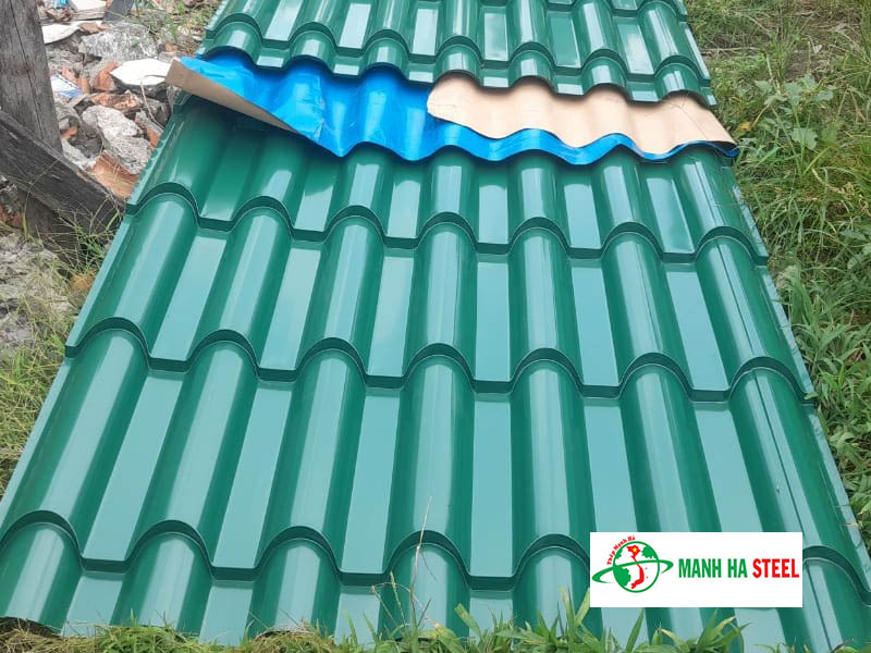 Tôn màu xanh lá cây tạo nên không gian mát mẻ, có độ bền cao