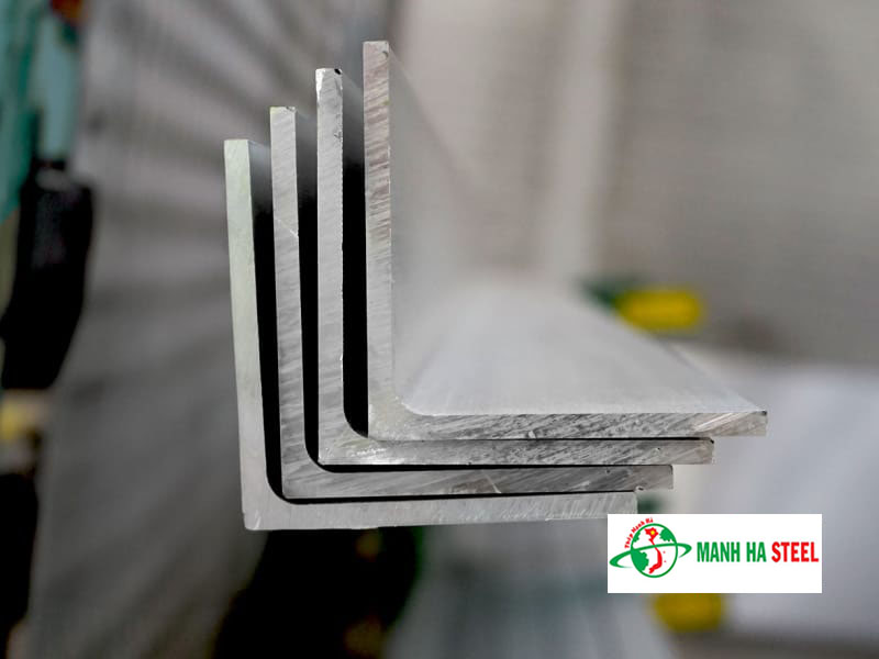 V inox 250x250 được sản xuất từ thép không gỉ, chống rỉ sét, ăn mòn, chiều dài cạnh 250mm