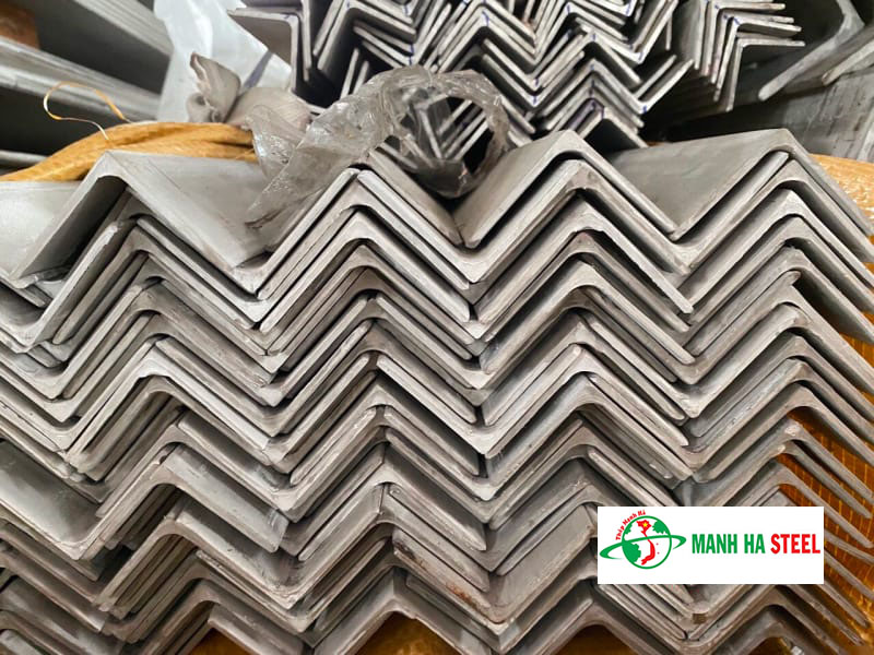 V inox 75x75 có chiều dài cạnh 75mm, mặt cắt hình V, dạng thanh dài, chịu lực và chống ăn mòn tốt