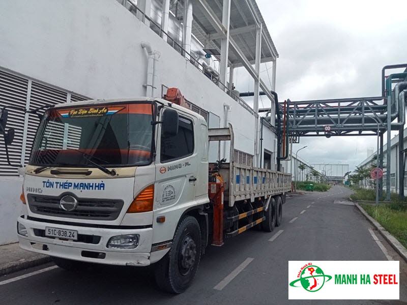 Đại lý Mạnh Hà hỗ trợ chuyển inox U 100 tới công trình