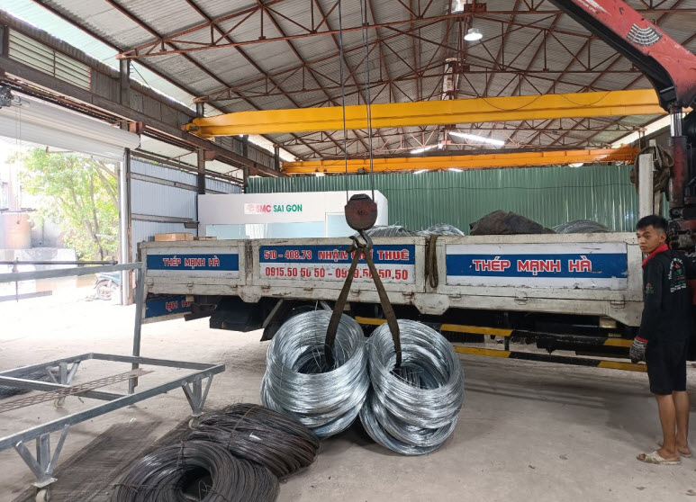 Các loại kẽm buộc xây dựng (đen, trắng) được Đại lý inox Mạnh Hà vận chuyển đến tận công trình cho khách hàng