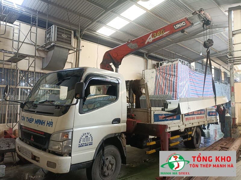 Vận chuyển máng xối inox tới tận công trình