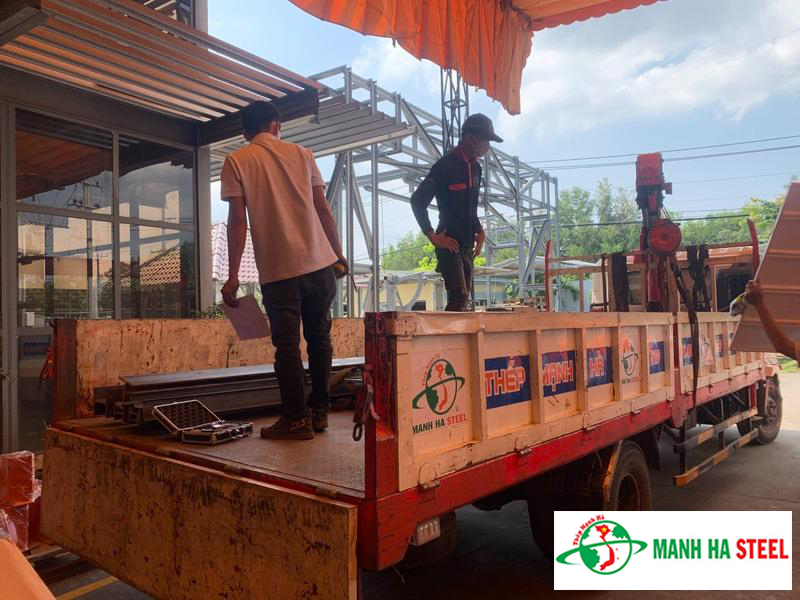 Vận chuyển thép H125 tới tận công trình