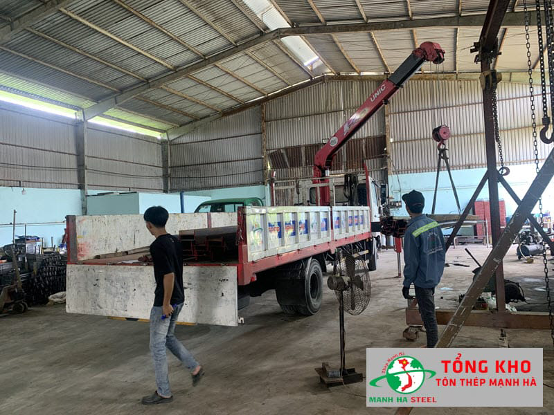 Vận chuyển thép hình Quyền Quyên tận công trình khu vực TPHCM, miền Nam
