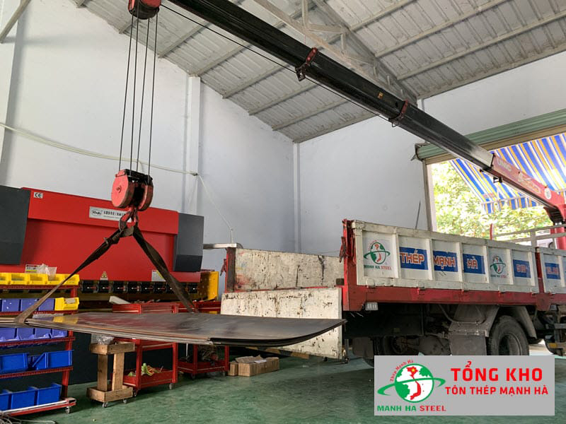 Vận chuyển thép tấm Trung Quốc tới tận công trình
