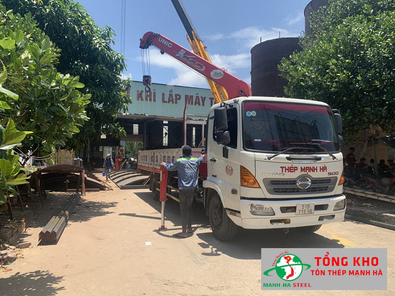 Đại lý inox Mạnh Hà vận chuyển thép hình Việt Nhật tận công trình