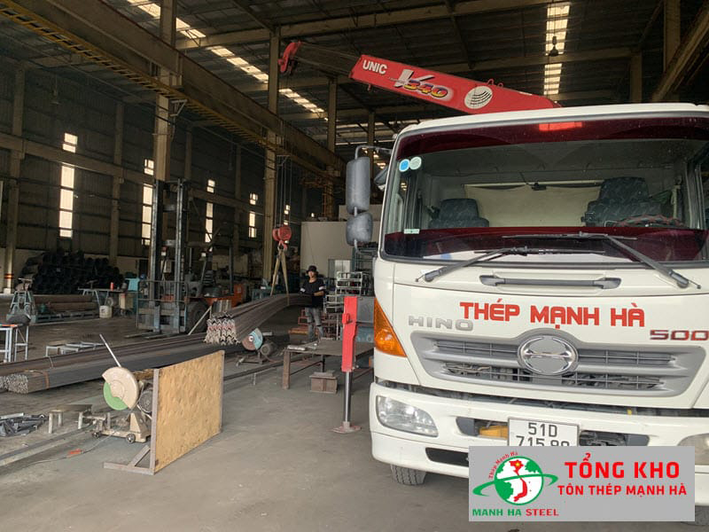 Vận chuyển sắt V50 tới công trình khu vực TPHCM, miền Nam