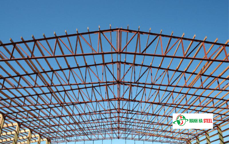 Sử dụng vì kèo thép V vì có độ bền cao, trọng lượng nhẹ, không bị mối mọt như vì kèo gỗ