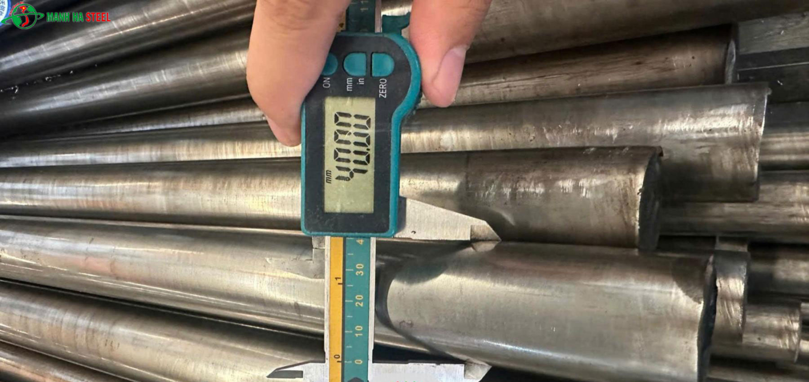 Tròn trơn láp đặc inox phi 40ly