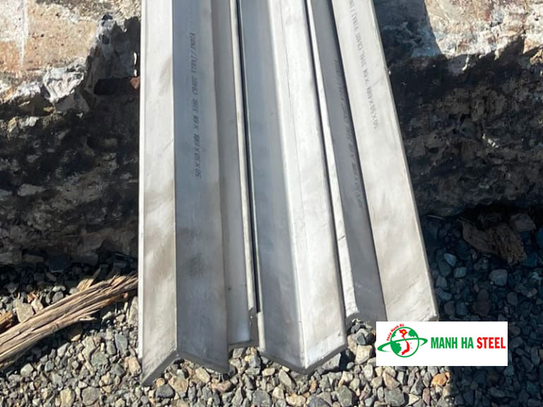 V góc đúc inox 50x50mm